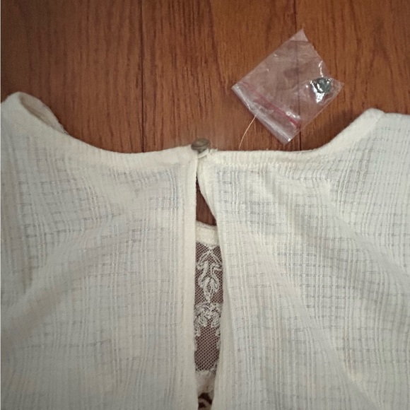 Maurice’s lace front top - Picture 4 of 5